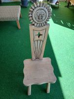 Einzigartiger Holzstuhl mit Sonnendesign, Handgefertigt