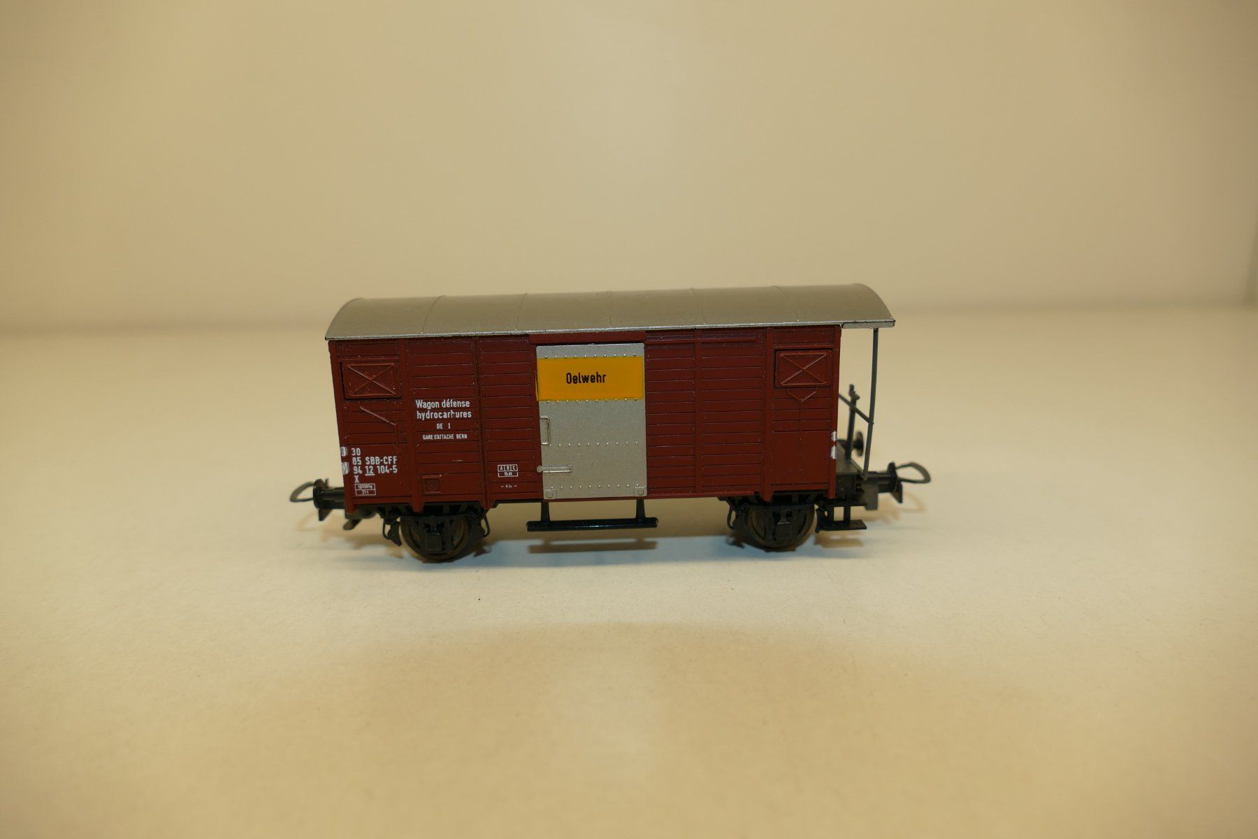 Liliput Modelleisenbahnen: Liliput H0: SBB Güterwagen Oelwehr – Gebraucht aus Niederhasli von rail-duerst