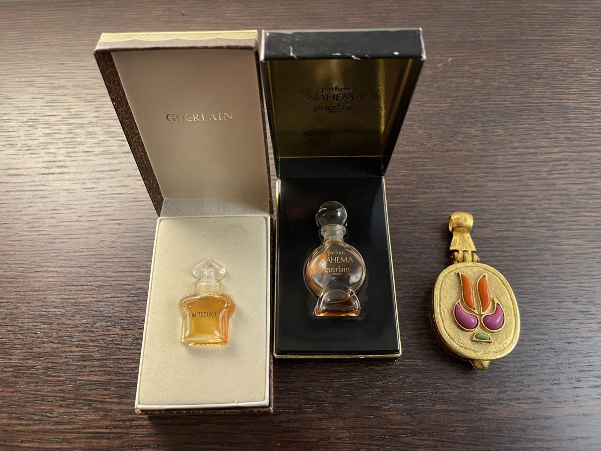 Guerlain Parfum & Eau de Toilette: Médaillon Guerlin et 2 coffrets de miniatures. – Gebraucht aus Genève von jos_fm7m 2