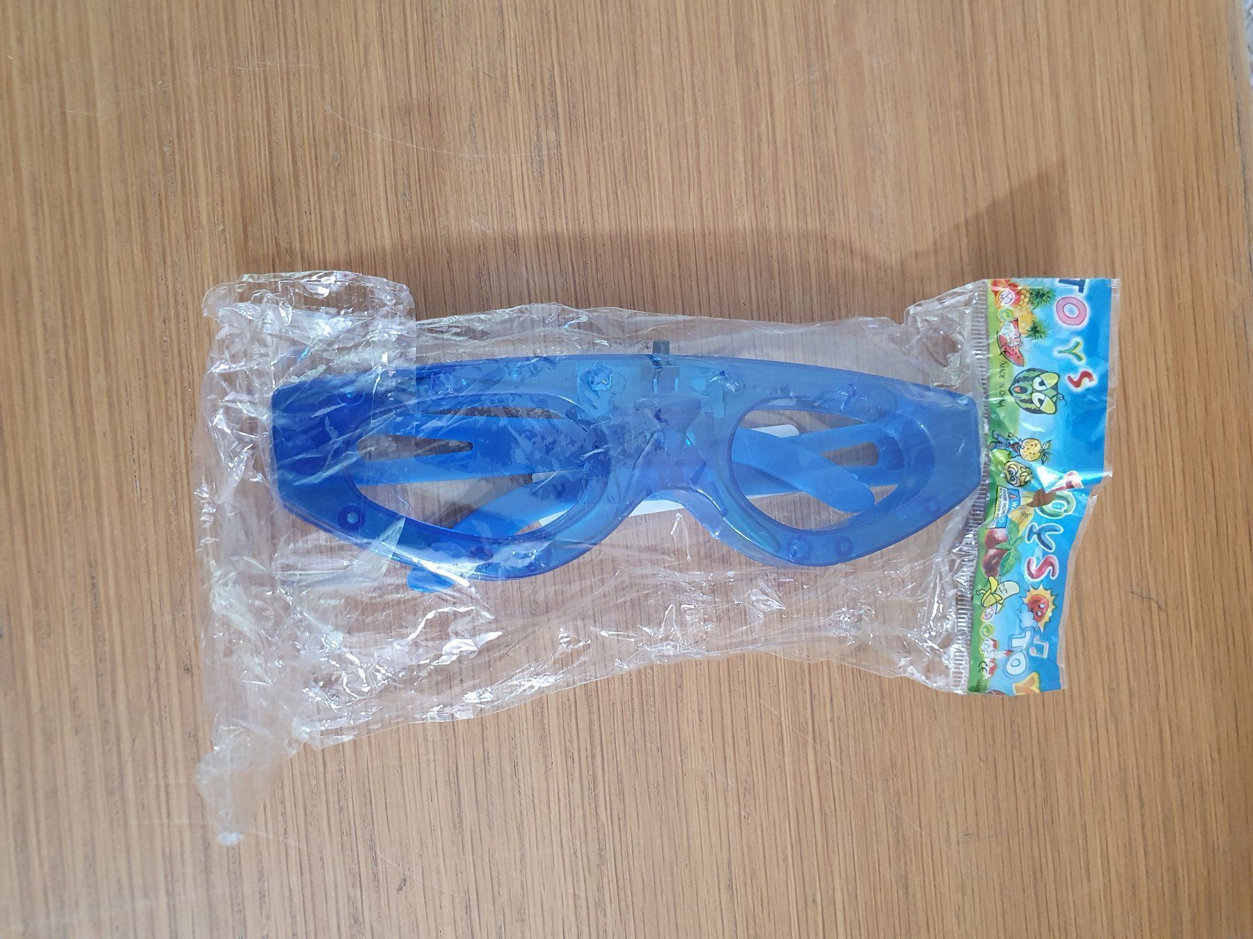 Brillen & Gläser: Partybrille blinkend blau ohne Glas – Neu und originalverpackt aus Würenlos von Oergeli1 2