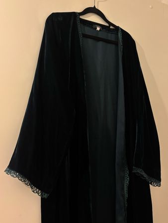 Kimono en velours vert foncé avec bordures état neuf