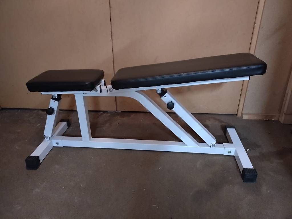 Hometrainer: Squat Rack mit Hantelbank / Multibank – Usato da Muri b. Bern venduto da RESALEO