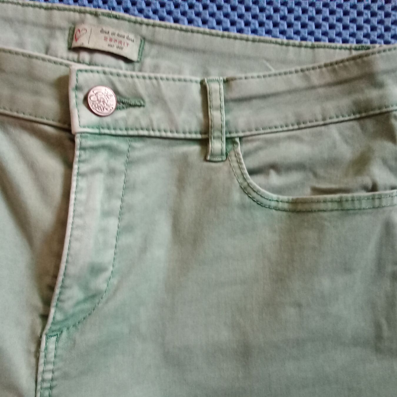 Lotti di vestiti: Da.-Hose grün: CHF 8.-- / cremefarb. Pullover CHF 6.-- – Usato da Frauenfeld venduto da clausi 5