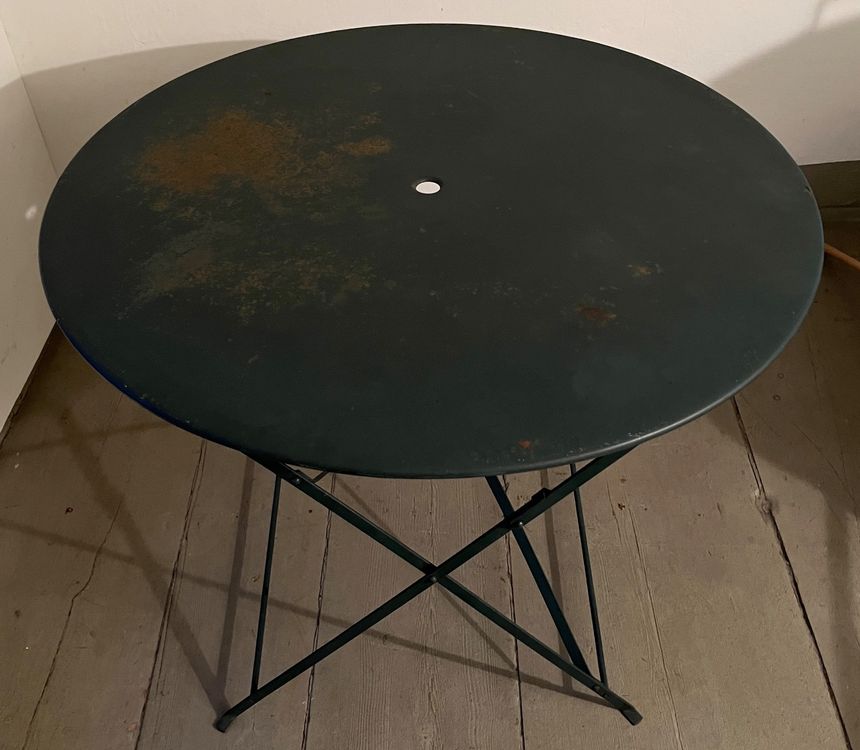 Vintage Gartentisch rund aus Metall in dunkelgrün Tisch Kaufen auf