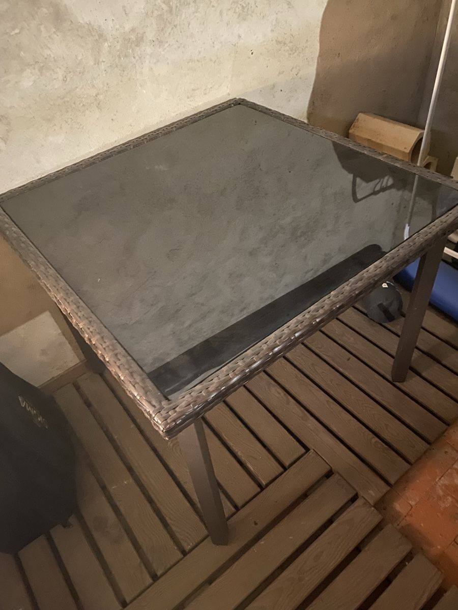 Tavoli: Rattan Gartentisch mit Glasplatte. – Usato da Basel venduto da pre_h6kn 1