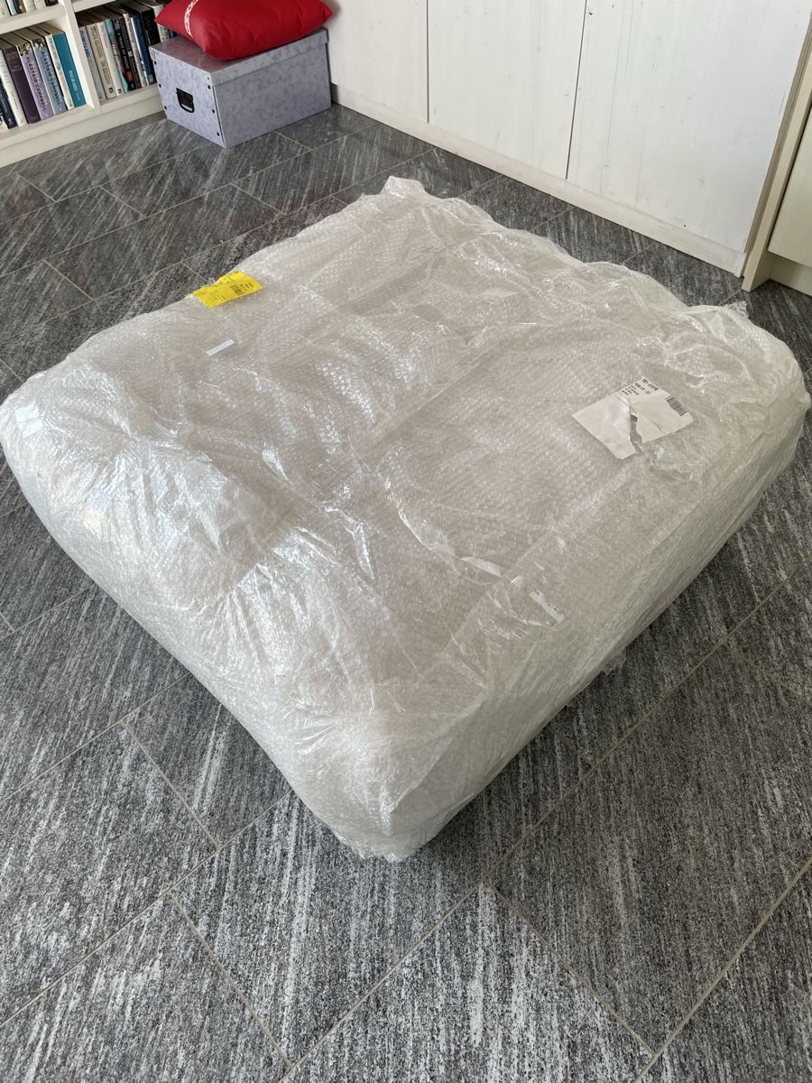 Chaises longues: Modern Hocker 100x100 cm NEW original packing – Neuf avec emballage d'origine à Waedenswil par Paps04