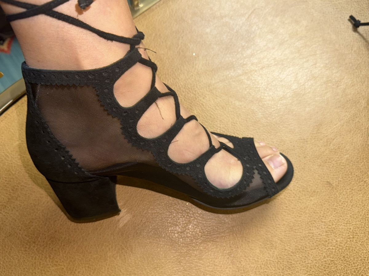 Scarpe da donna: Schwarze Schnür Heels mit Mesh & Blockabsatz – Usato da Hinwil venduto da zu_zuli 4