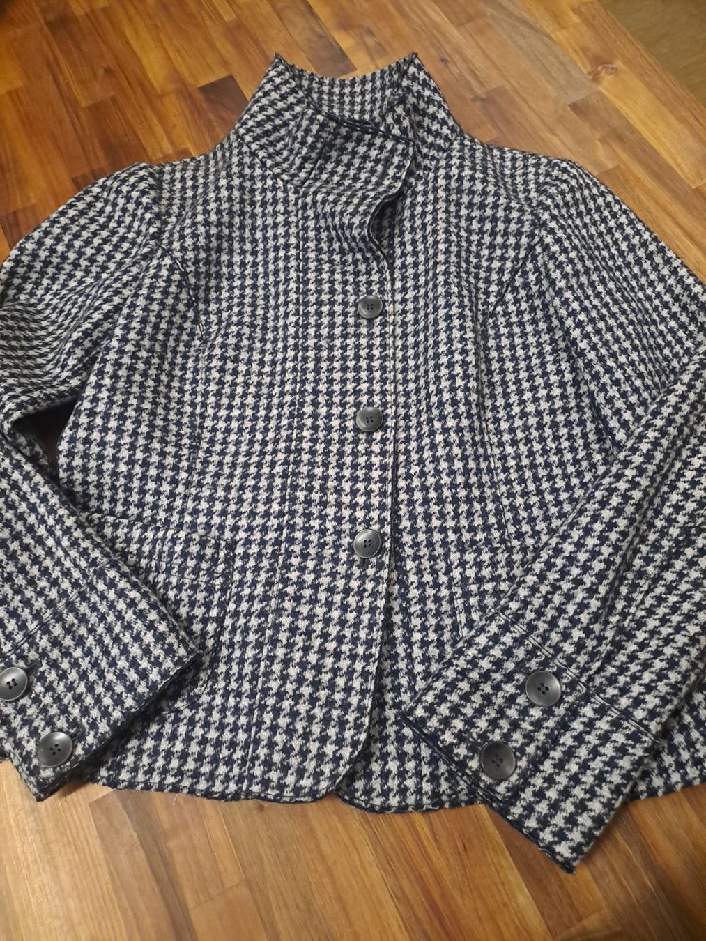 Max Mara Giacche: Max Mara Weekend Wollejacke Gr.42 – Usato da Emdthal venduto da kasira
