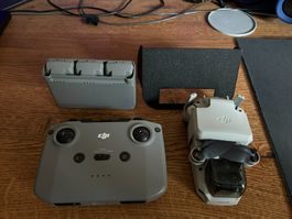 DJI Mini 2 Drohne mit Fernsteuerung, 3 Akkus, Tasche