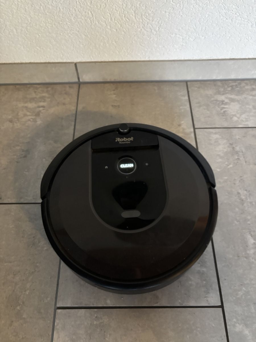 Irobot Aspirapolveri & Accessori: iRobot Roomba i7 Staubsaugerroboter schwarz – Usato da Oppligen venduto da koy_sxj5