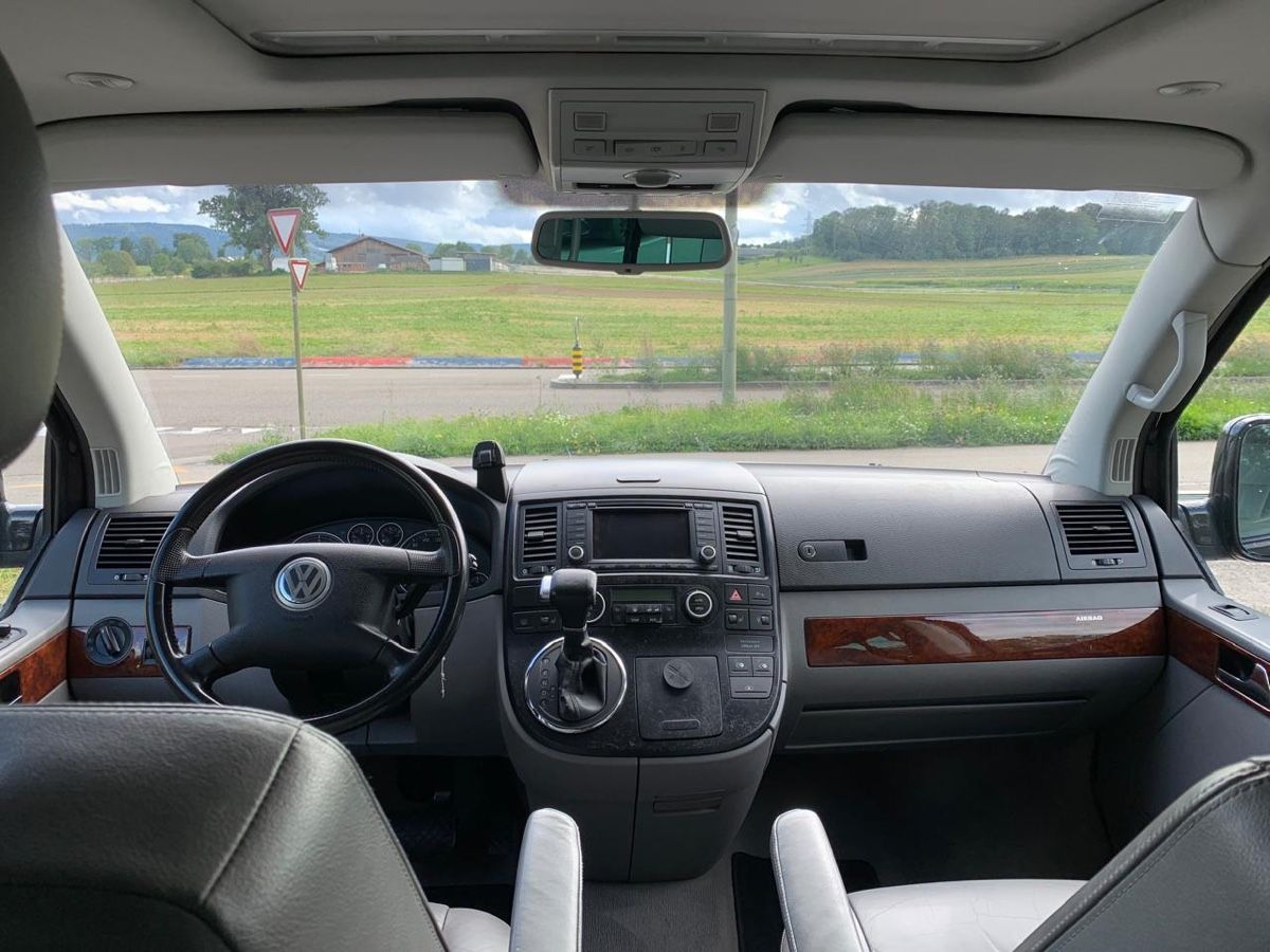 VW Automobili: VW Multivan Highline 2.5 TDI Automat 174 PS – Usato da Oberwil BL venduto da Samsung010 8