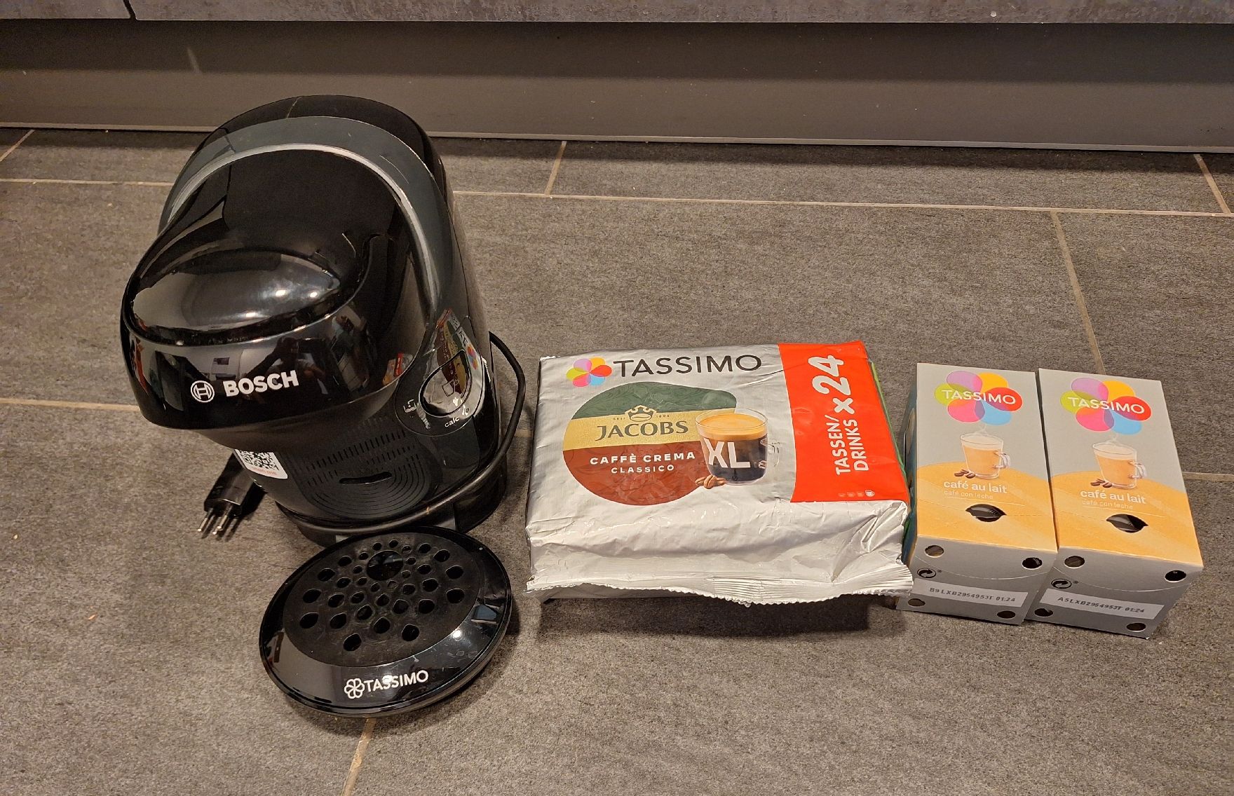 Bosch Macchine per caffè & Macchine per espresso: Bosch Tassimo café maschine + café capsule 36 piéces – Nuovo (secondo la descrizione) da Hölstein venduto da Niki78