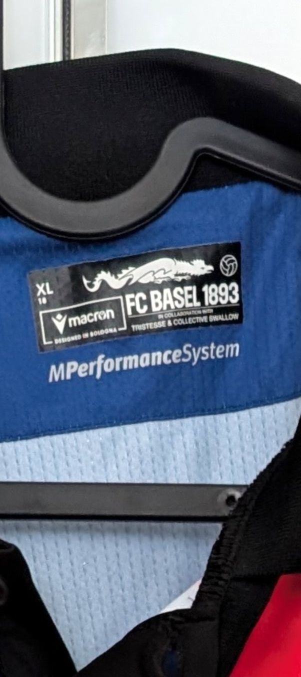 Maillots de corps & Pantalons: FCB Trikot Heim 24/25 – Neuf (Voir description) à Ormalingen par Laemmchen420 2