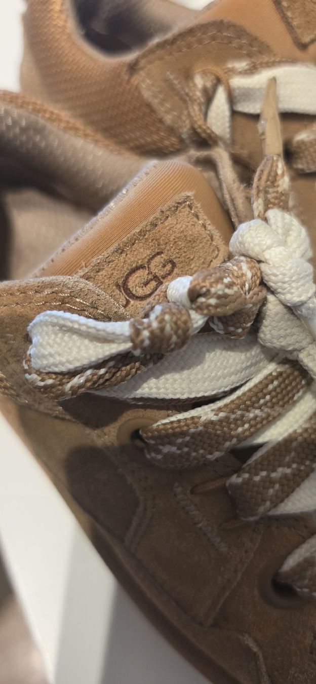 Ugg Scarpe per ragazze: UGG Schuhe – Usato da Muttenz venduto da Malici11 1