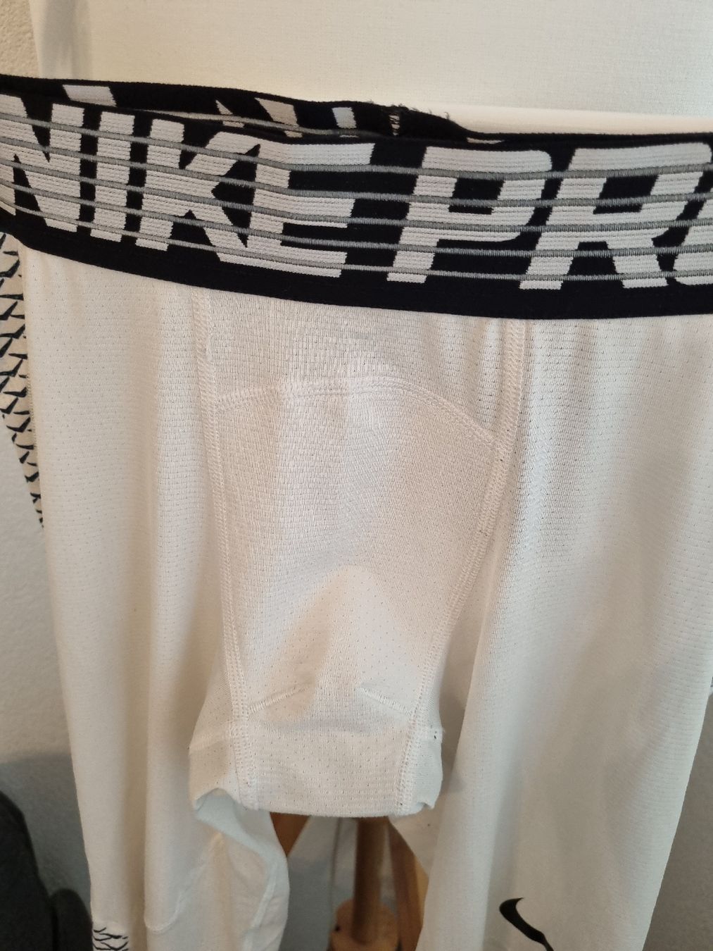 Nike Pantalons: Nike Pro Hypercool Compression Tights, Size M – Neuf (Voir description) à Aigle par Smagbrelle18 3