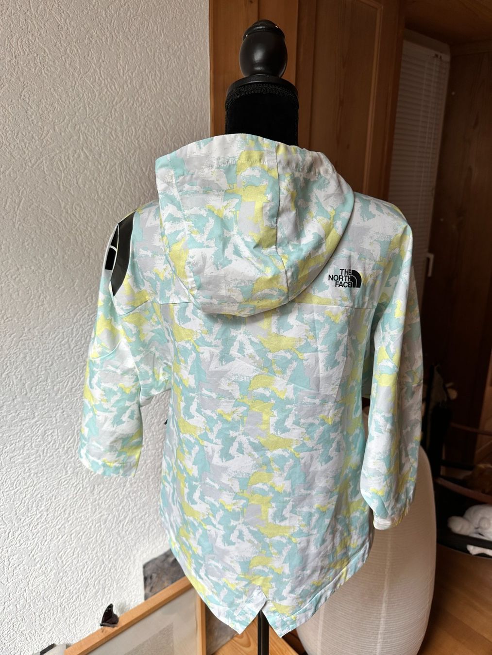 North Face Giacche: The North Face Windshield Windbreaker M – Usato da Gümmenen venduto da FelizitasHermann 4