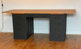 Bürotisch mit Schubladen und Holzplatte dunkelgrau