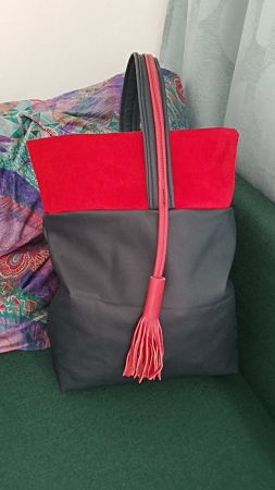 Tasche dunkelblau mit rotem Einsatz und Lederquaste neu