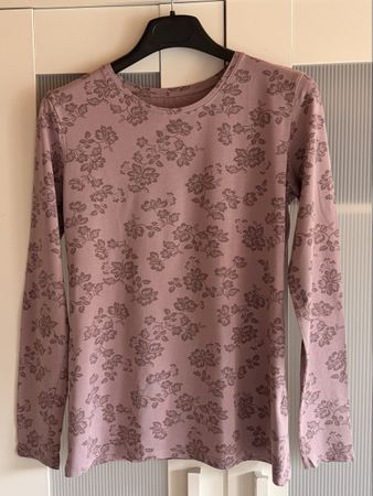 Langarmshirt C&A Blumenmuster, lila, Grösse M, Top-Zustand!