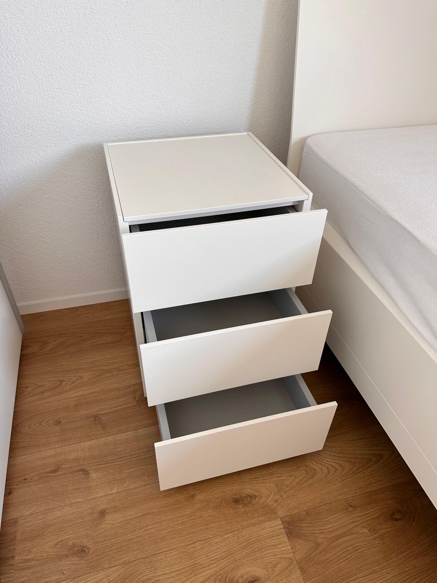 Pfister Comodini: Nachttisch / kleines Möbel mit 3 Schubladen - NEU – Nuovo (secondo la descrizione) da Gutenswil venduto da martinastrebel 1