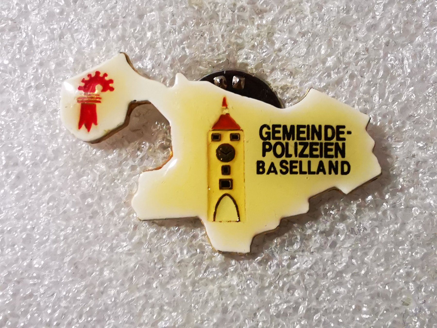 Placchette & Badge: Ansteckpin 88: Gemeinde Polizeien Baselland – Usato da Oppligen venduto da Pin-Fall-Shop