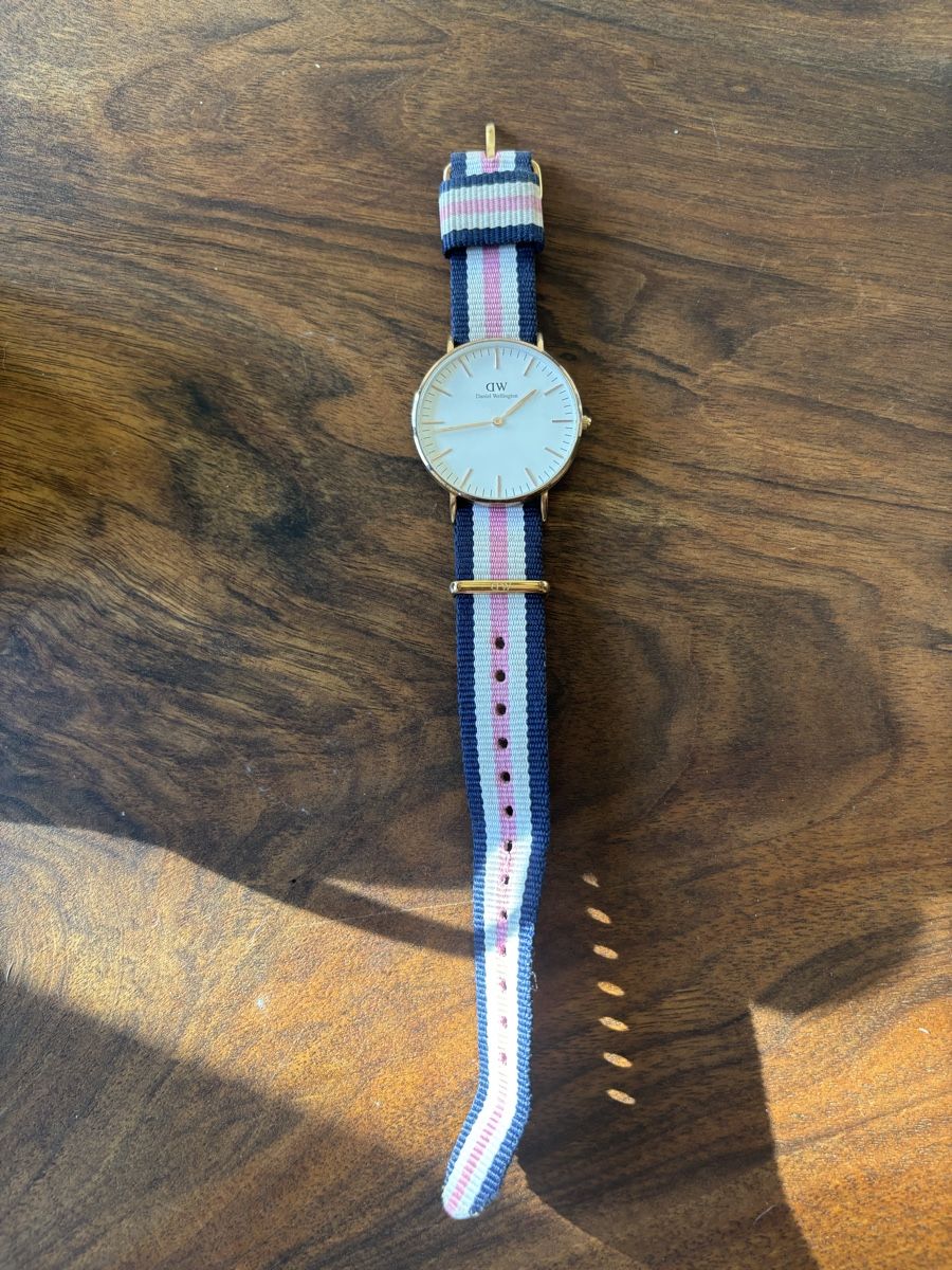 Daniel Wellington Orologi: Daniel Wellington Uhr mit Stoffarmband – Usato da Dürnten venduto da stefan-kuenzli 1
