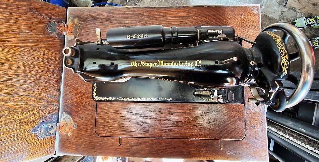 Macchine da cucire: Machine à coudre Singer d'époque électrifiée de 1936 – Usato da Delémont venduto da FB2800 1