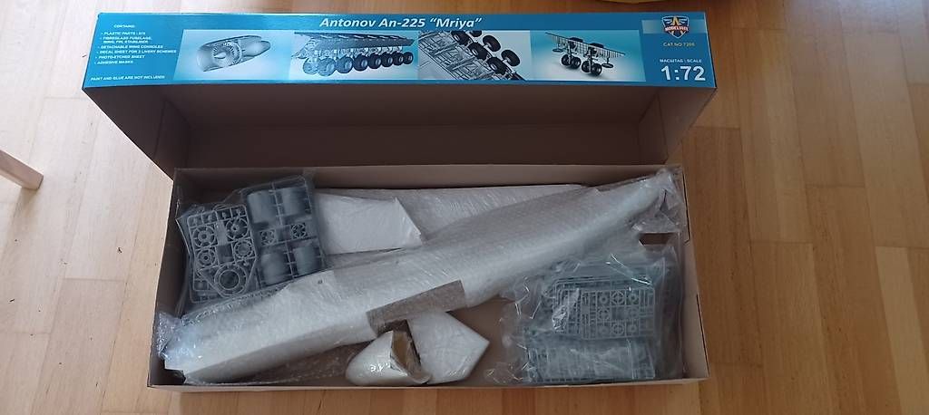 Kit di modellismo & Modellini statici: Antonov An-225 (Modelsvit 1:72) – Nuovo e nell'imballaggio originale da Neuhausen am Rheinfall venduto da Guehni 1