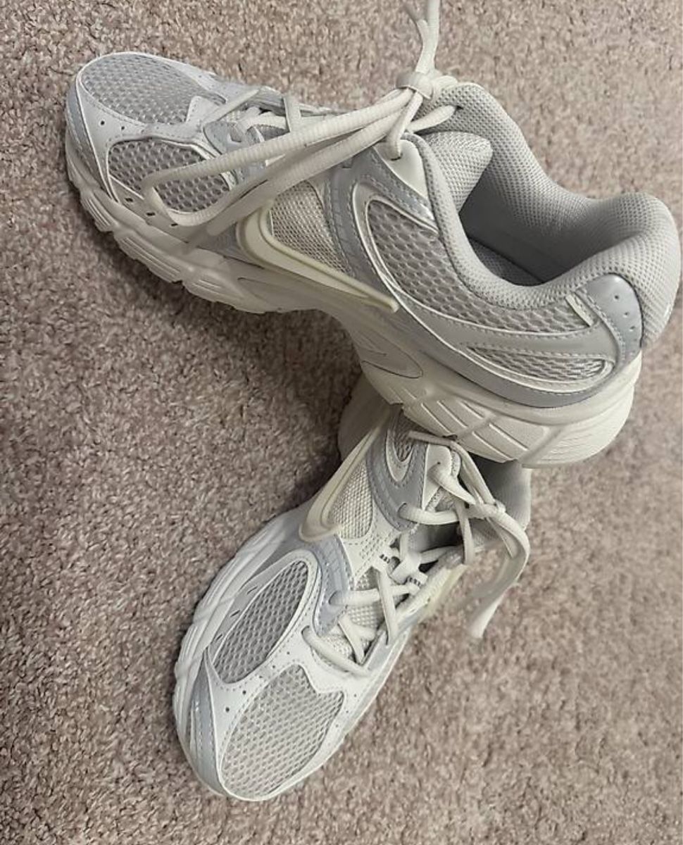 Nike Scarpe da donna: Nike Sneaker NEU ungetragen / Grösse 41 – Nuovo (secondo la descrizione) da Kreuzlingen venduto da icoske