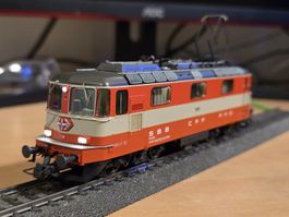 Roco Re 4/4 II Swiss express