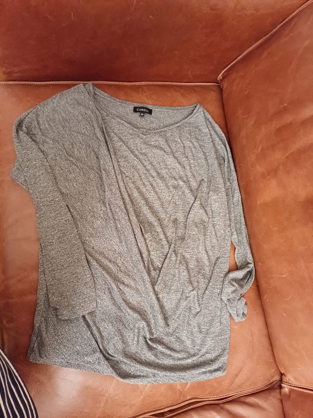 Caroll T-shirts: Sweat-shirt, Caroll , taille 40 – D'occasion à Boudry par JulieG13 3