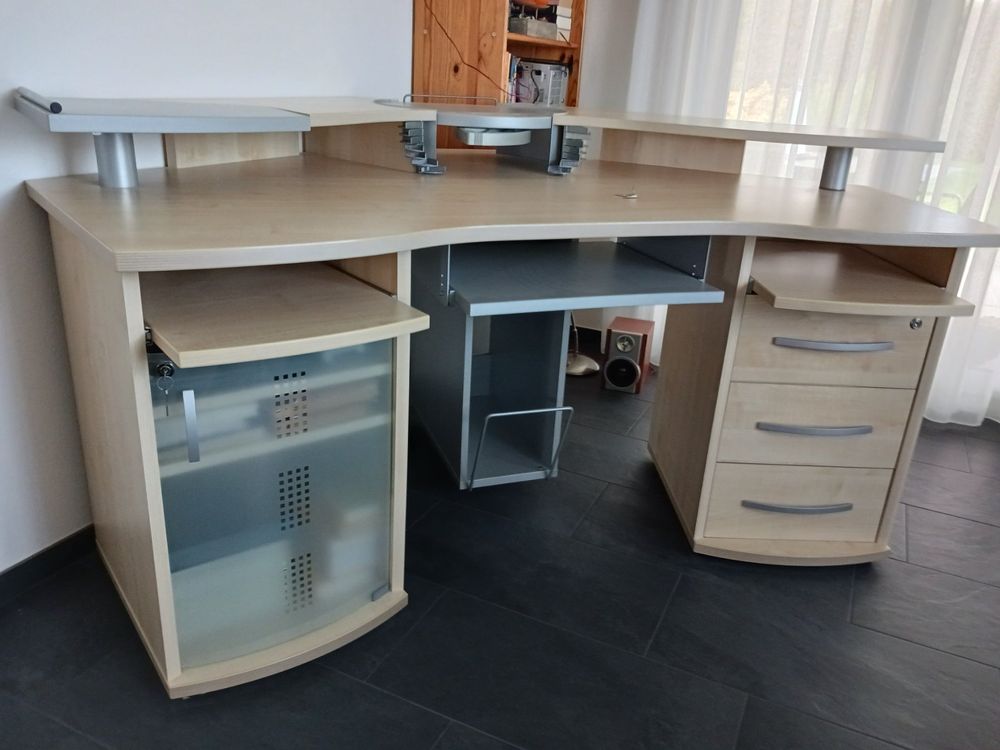 Grosser Eck-Schreibtisch mit viel Stauraum (Gebraucht) in Tägerwilen ...