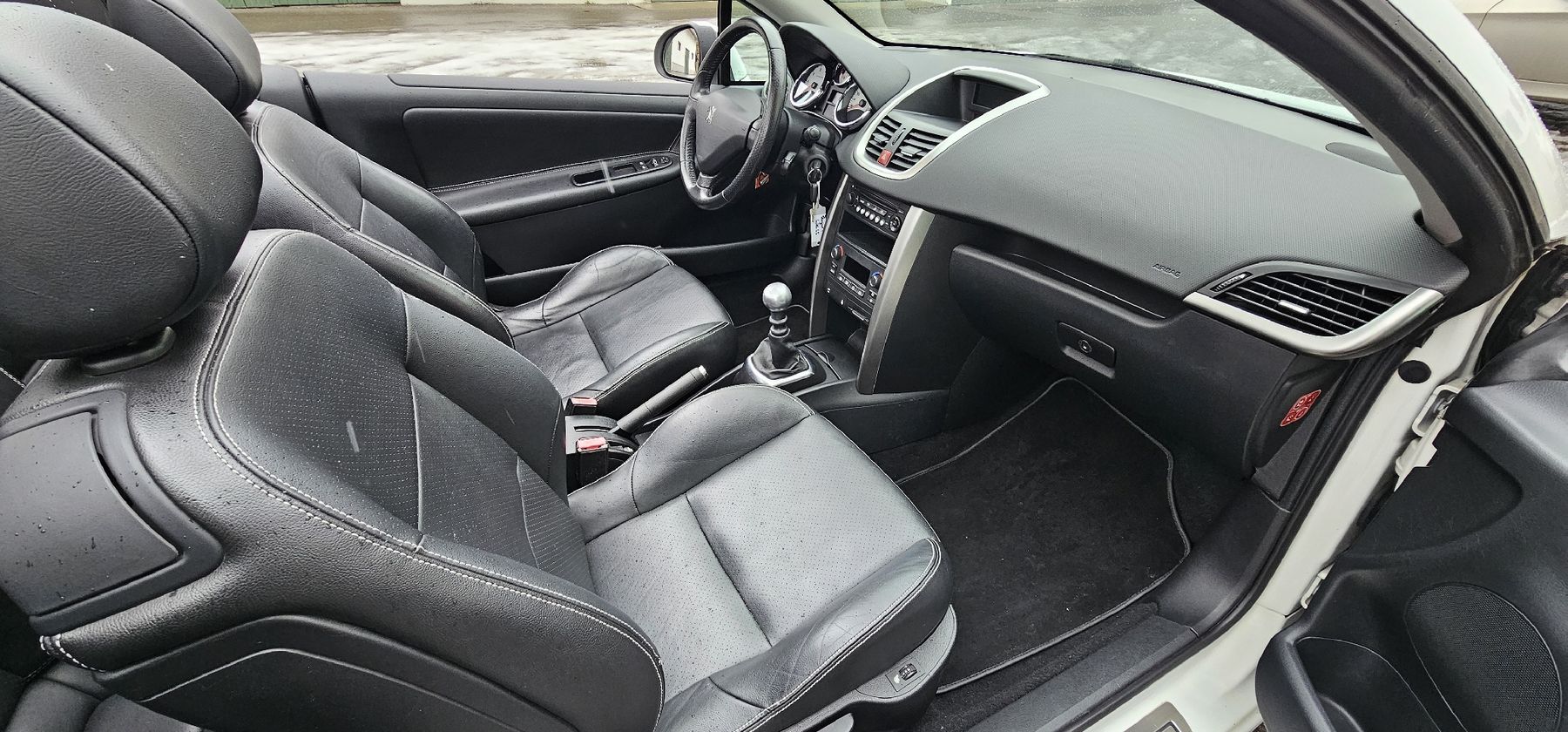 Peugeot Automobili: Peugeot 207 CC 1.6 Turbo – Usato da Altstätten SG venduto da ELLVA 7