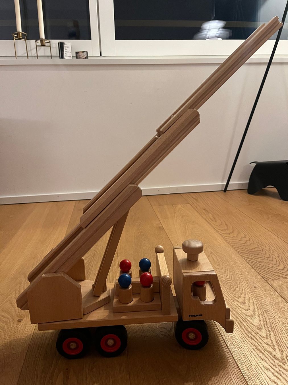 Giocattoli: Feuerwehrauto aus Holz – Usato da Herrliberg venduto da This1999