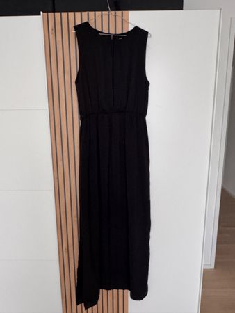 Elegantes, schwarzes Sommerkleid