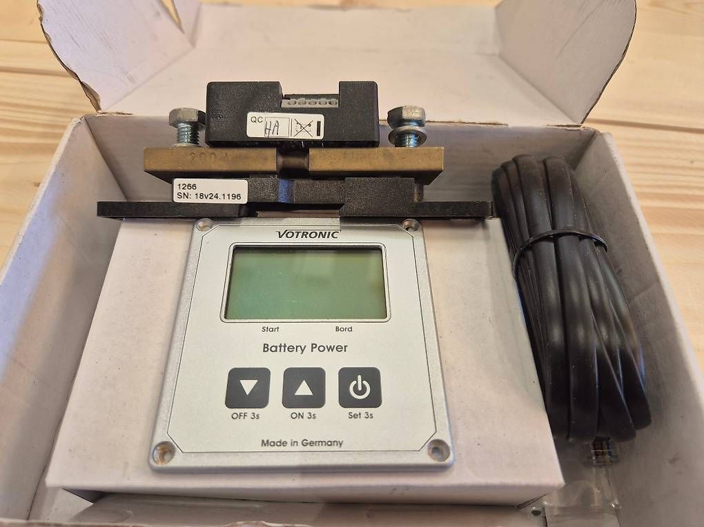 Votronic Sistema di controllo: Votronic 1266 LCD-Batterie-Computer 200 S Smart Shunt – Usato da Zürich venduto da anastacia03