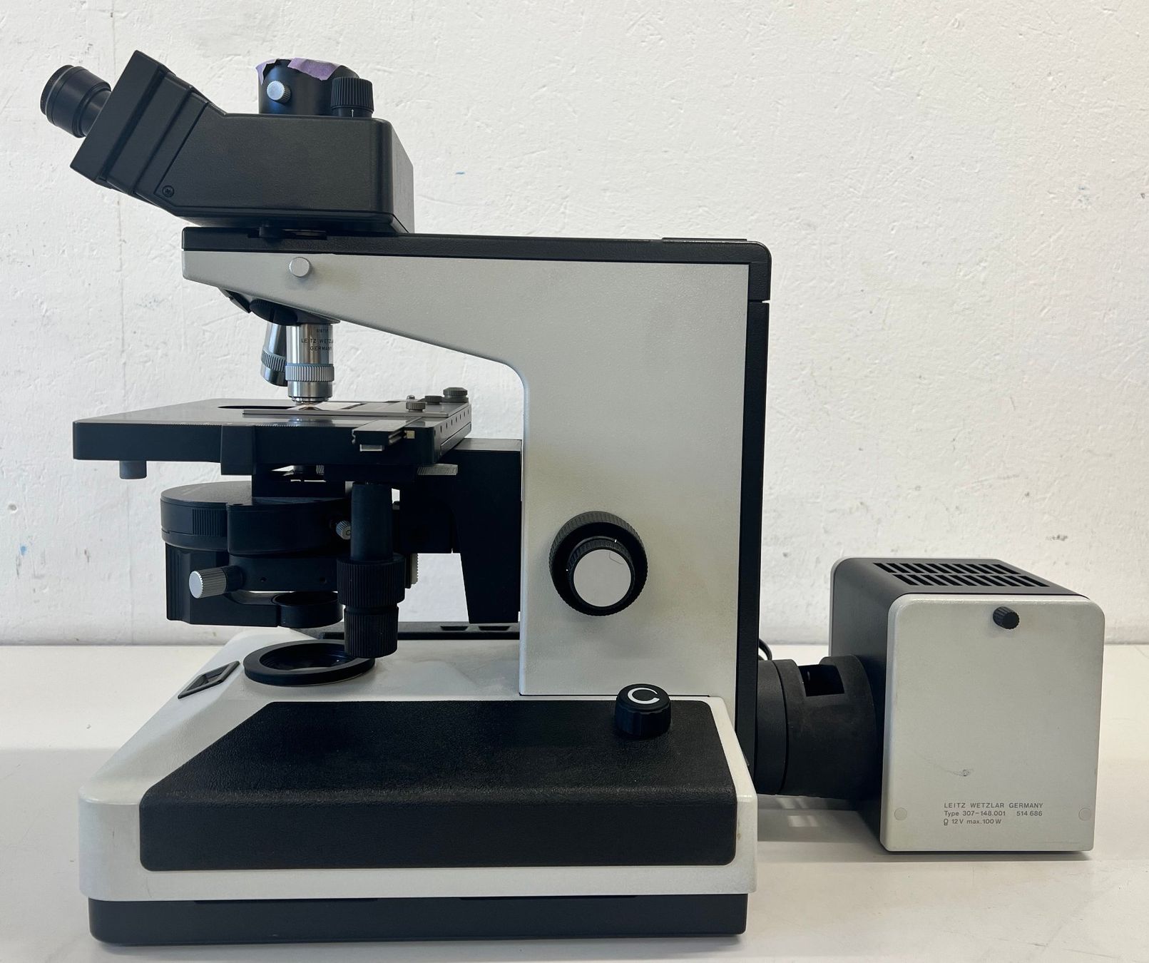 Accessori da laboratorio: Leitz Diaplan Binokularmikroskop mit Kameratubus. – Usato da Niederdorf venduto da LeptonAG_Labor 2