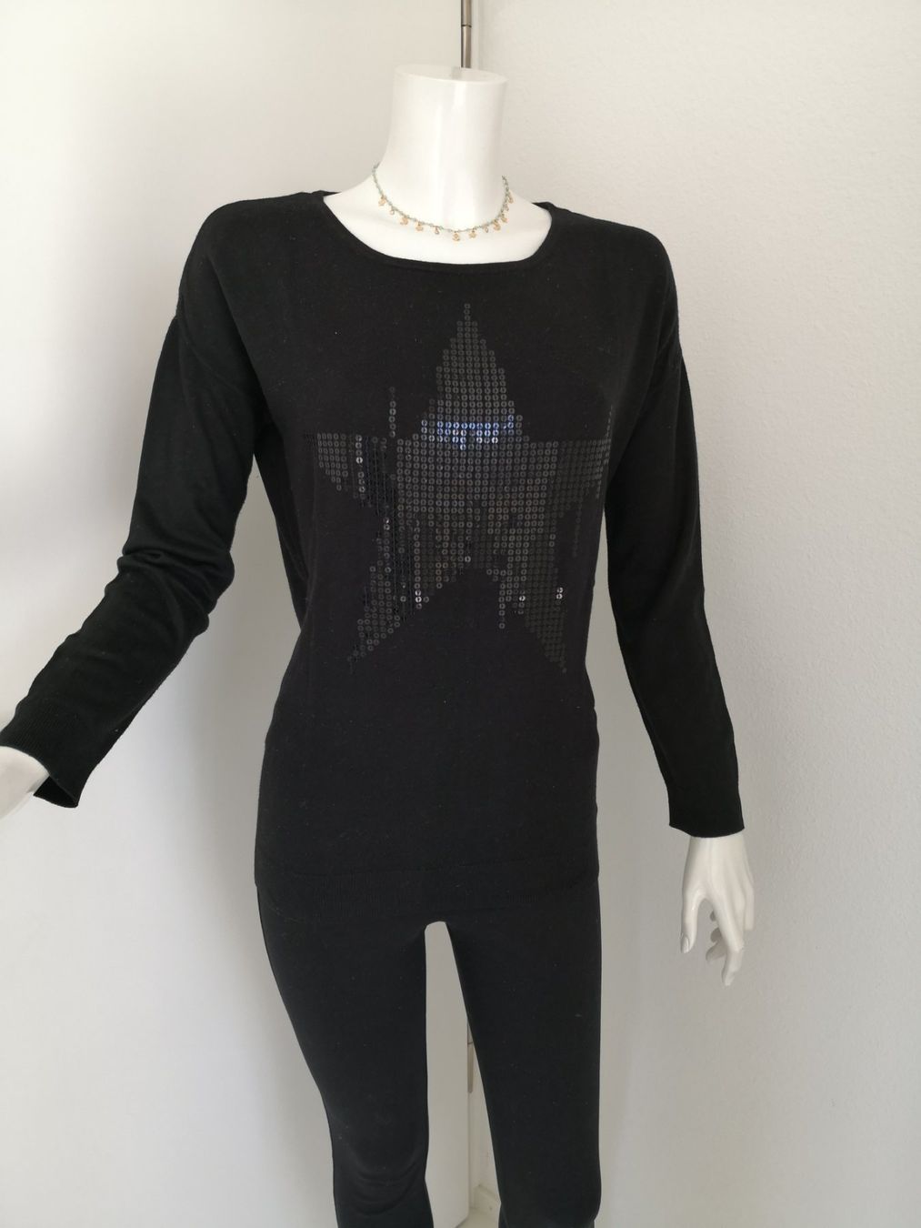 S.Oliver Pulls & Sweat-shirts: 🤩S.OLIVER STRICK-PULLOVER SCHWARZ & STERN-PAILLETTENMUSTER – D'occasion à Olten par Naja-Twins-Twins