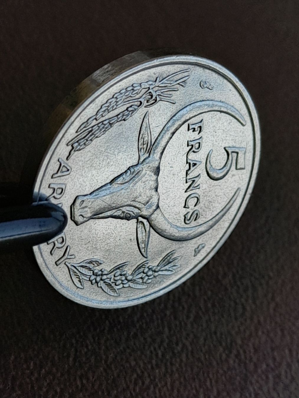 Tutti le monete: 5 Francs Ariary 1967 Madagaskar  – Usato da Basel venduto da Basel_20 3