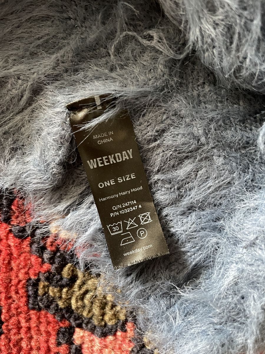 Altro in  Abbigliamento & Accessori: WeekDay Balaclava Fur – Usato da Adliswil venduto da sel_s6cw 1