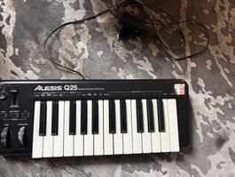 Alesis Q25 USB/MIDI Keyboard Controller