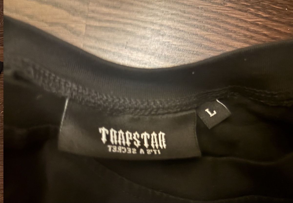 T-shirt: Trapstar T-shirt schwarz – Usato da Winterthur venduto da beijaflor777 1