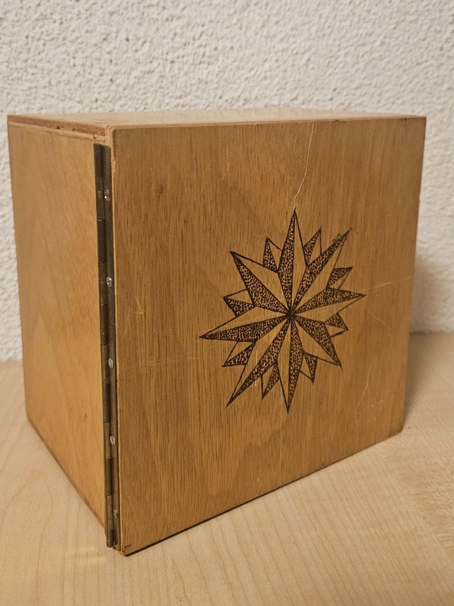 Toutes les décorations: Krippe, holzgeschnitzte Miniatur-Weihnachtskrippe mit Box – D'occasion à Jona par ASMARADO 5