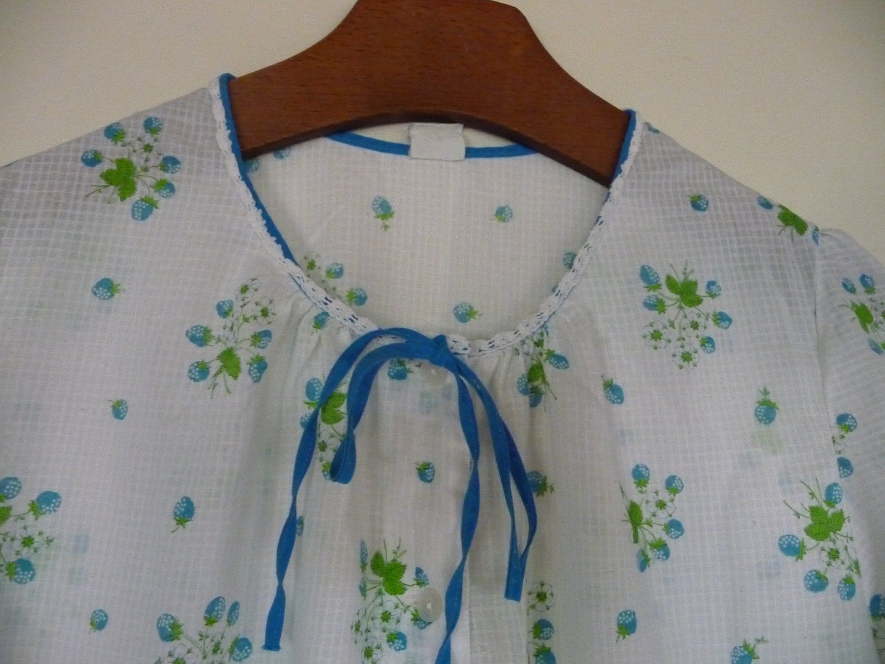 Negligees & Pyjamas: Nachthemd Grösse 42 – Gebraucht aus Kirchberg BE von lavendel02 1