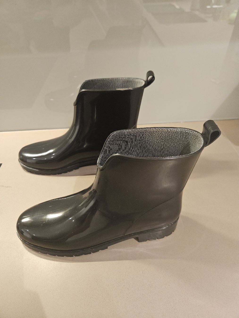 Dosenbach Scarpe da donna: Short Rain Boots Size 39 Black – Nuovo (secondo la descrizione) da Thalwil venduto da Sarah_Van_Nevel 3