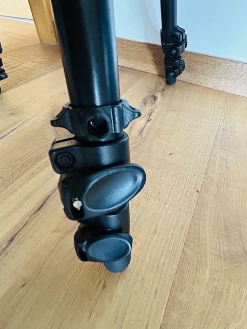 Manfrotto Stative & Köpfe: Manfrotto Stativ 804RC2 mit 3-Weg-Neiger – Gebraucht aus Lenk im Simmental von Kluane 3