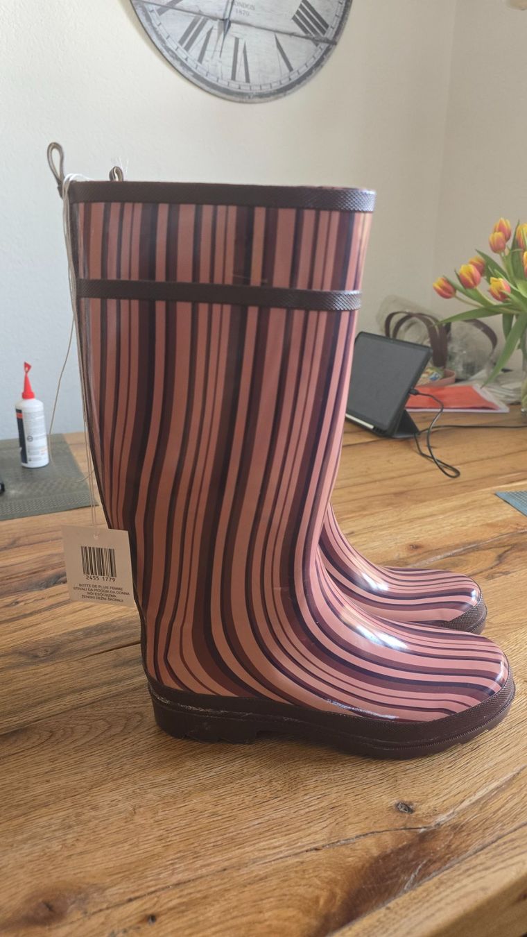 Scarpe da uomo: Gummistiefel pink/lila Gr. 39 – Nuovo (secondo la descrizione) da Aesch BL venduto da imbeli
