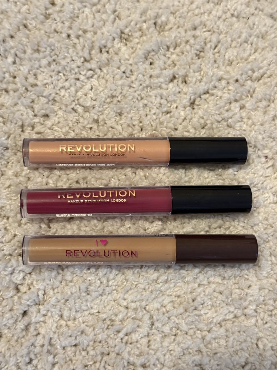 Make-up: Trio de gloss - Revolution – Nuovo (secondo la descrizione) da Chavannes-près-Renens venduto da elobrgs