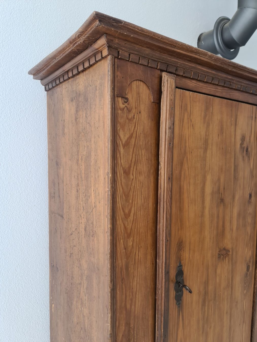 Schränke: Antiker Schrank – Gebraucht aus Uster von Cruleye 4