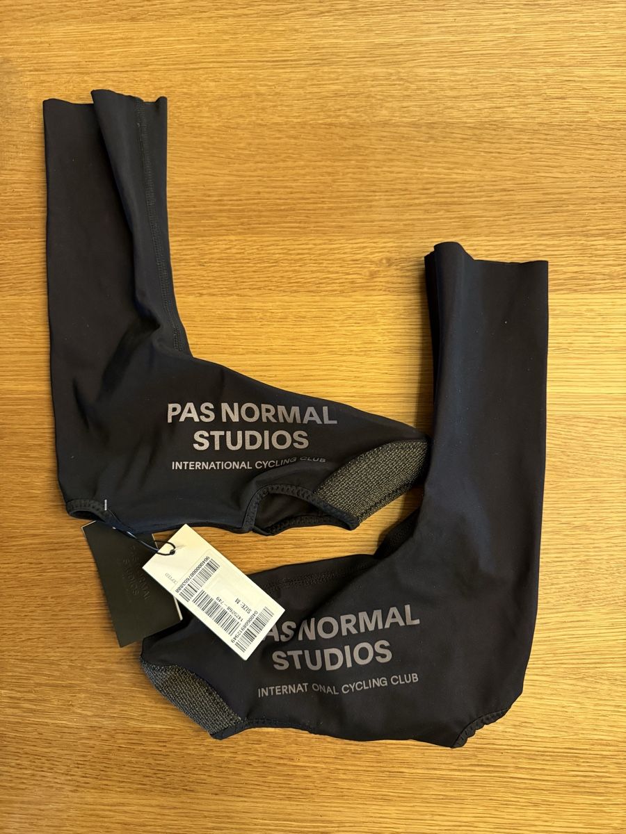 Pas Normal Studios Scarpe da uomo: Pas Normal Studios Light Overshoes Medium – Nuovo (secondo la descrizione) da Basel venduto da dani_m1982